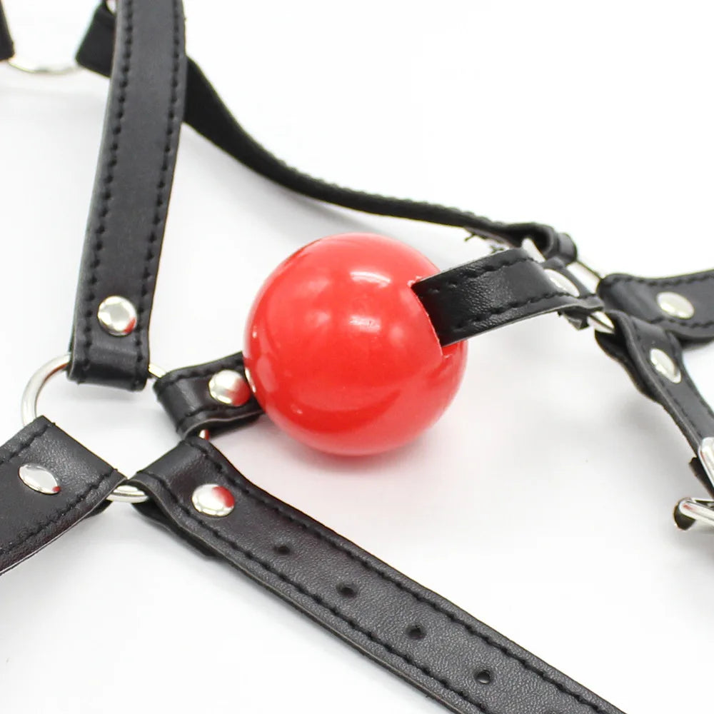 Arnés de Cuero con Mordaza de Bola Roja – Juguete BDSM para Parejas y Juegos de Dominación
