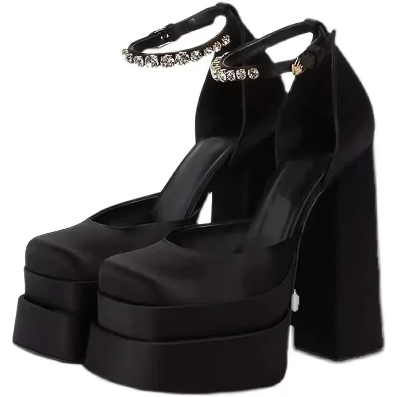 Brautschuhe für Frauen - sexy hohe Blockabsätze mit Plateau und Schnalle