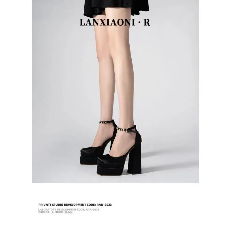 Brautschuhe für Frauen - sexy hohe Blockabsätze mit Plateau und Schnalle